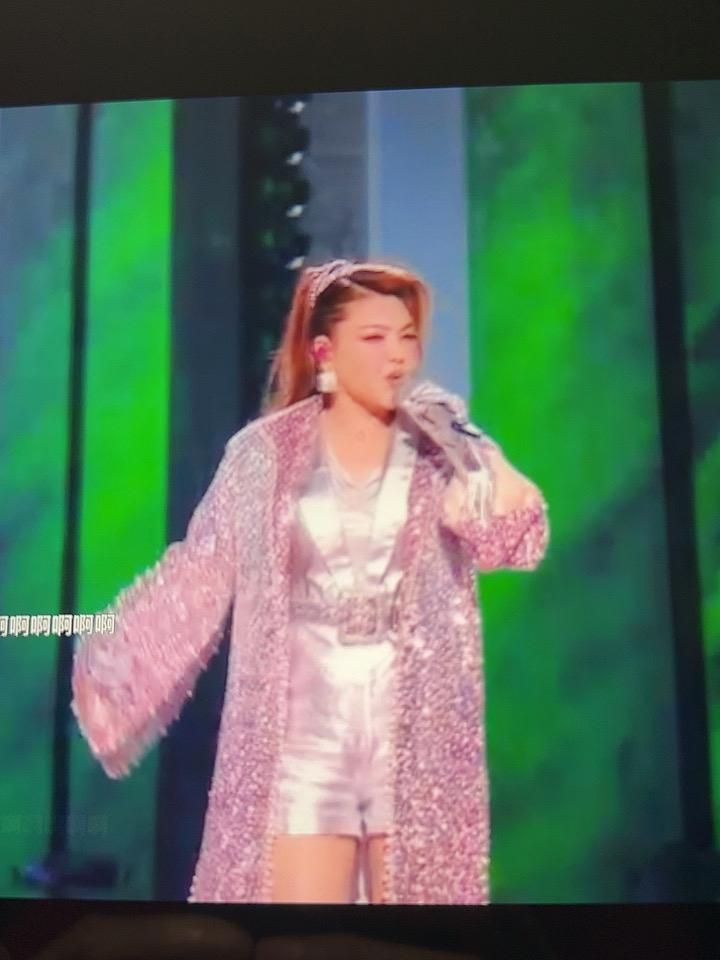 范玮琪怎么又如此紧张！没想到乌兰图雅被网友推选为第一个上场。更没想到的是她居