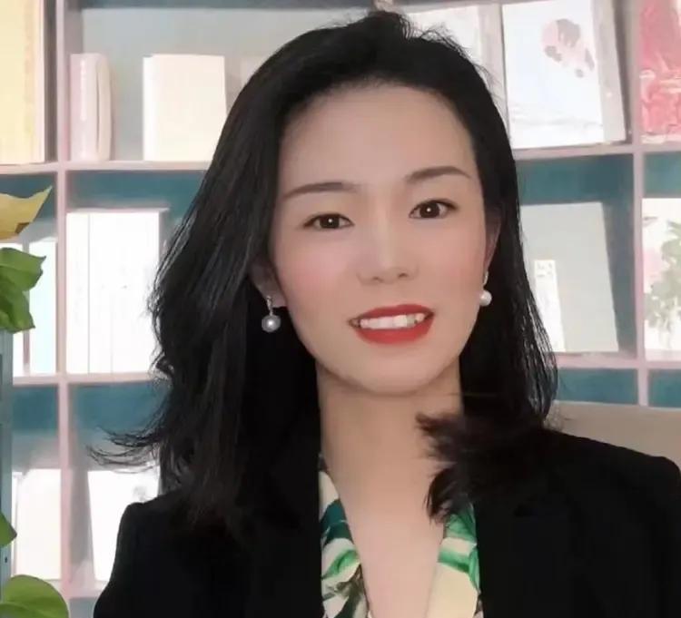 郭律师之前一个连麦，那个女的老公很能挣钱，两个人感情深厚，也有儿有女，时间长了就
