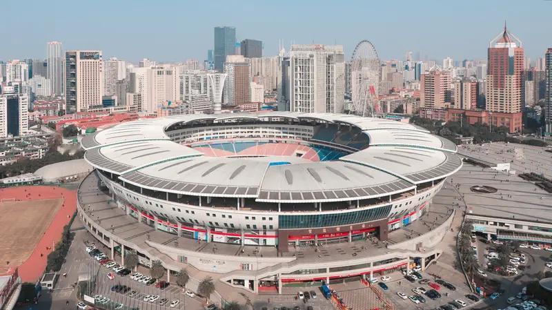 国足是代表国人的脸面！国足能冲出去国门冲出亚洲，走向世界才是人民最光荣的！让