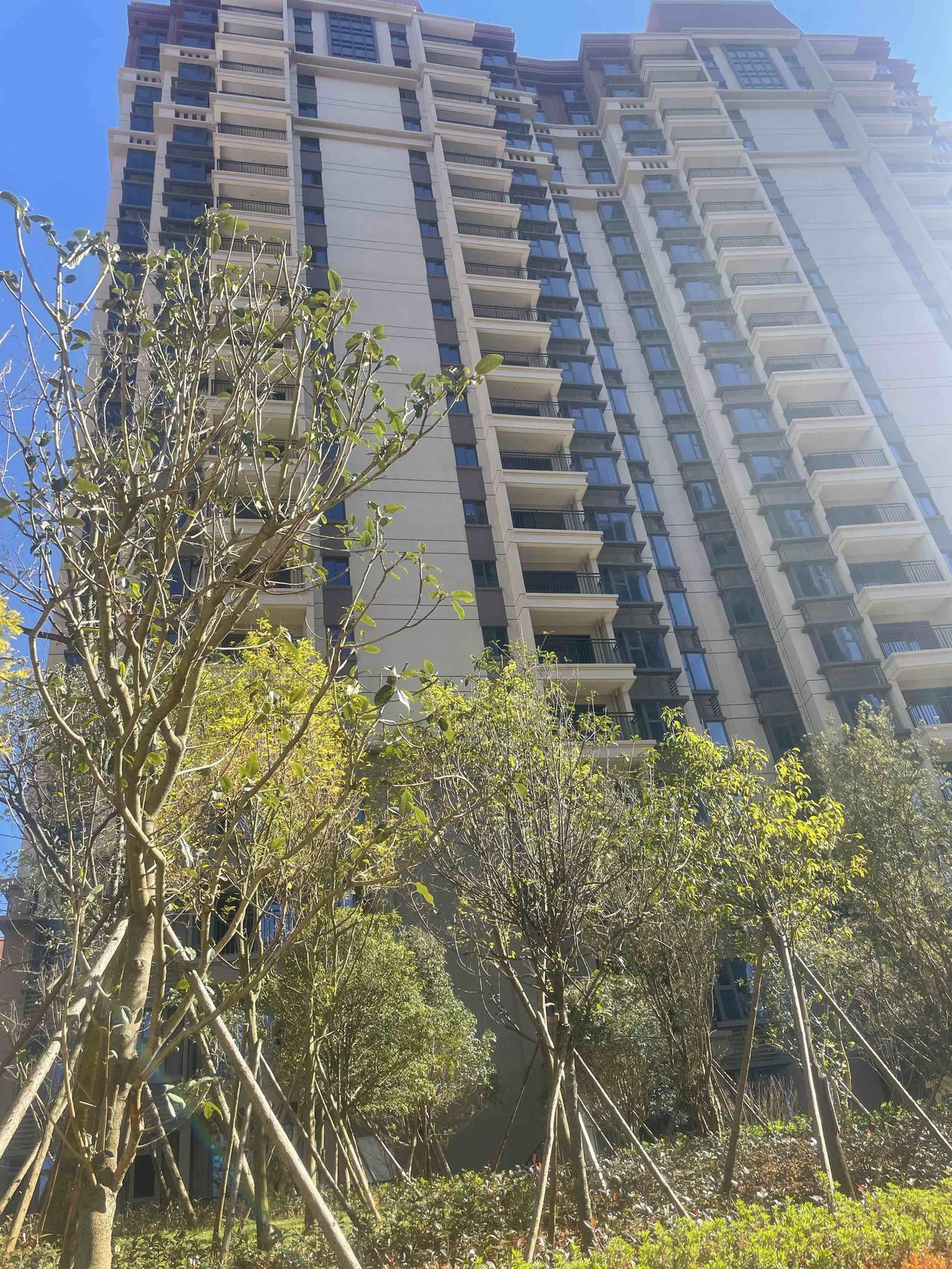 房价肯定会涨！房价肯定会涨起来，这是毋庸置疑的！你别看现在的房价那么低，但是你