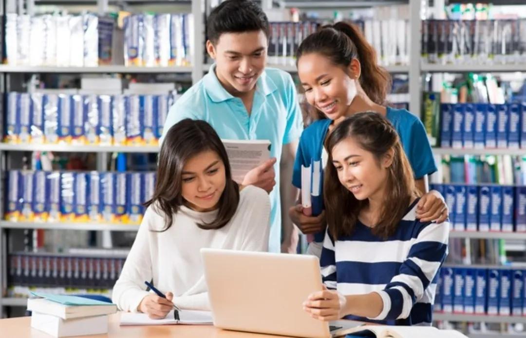 别轻易相信学霸全靠天赋。所谓天生聪慧，不过是旁人看见的结果；真正支撑这份优秀