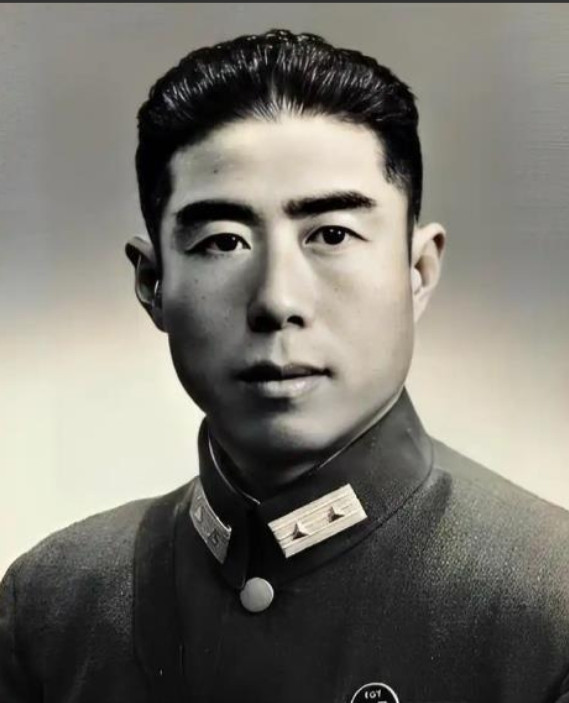 1950年，一个四川村妇向解放军举报自己的丈夫，说他言行举止不像一个普通人。解放