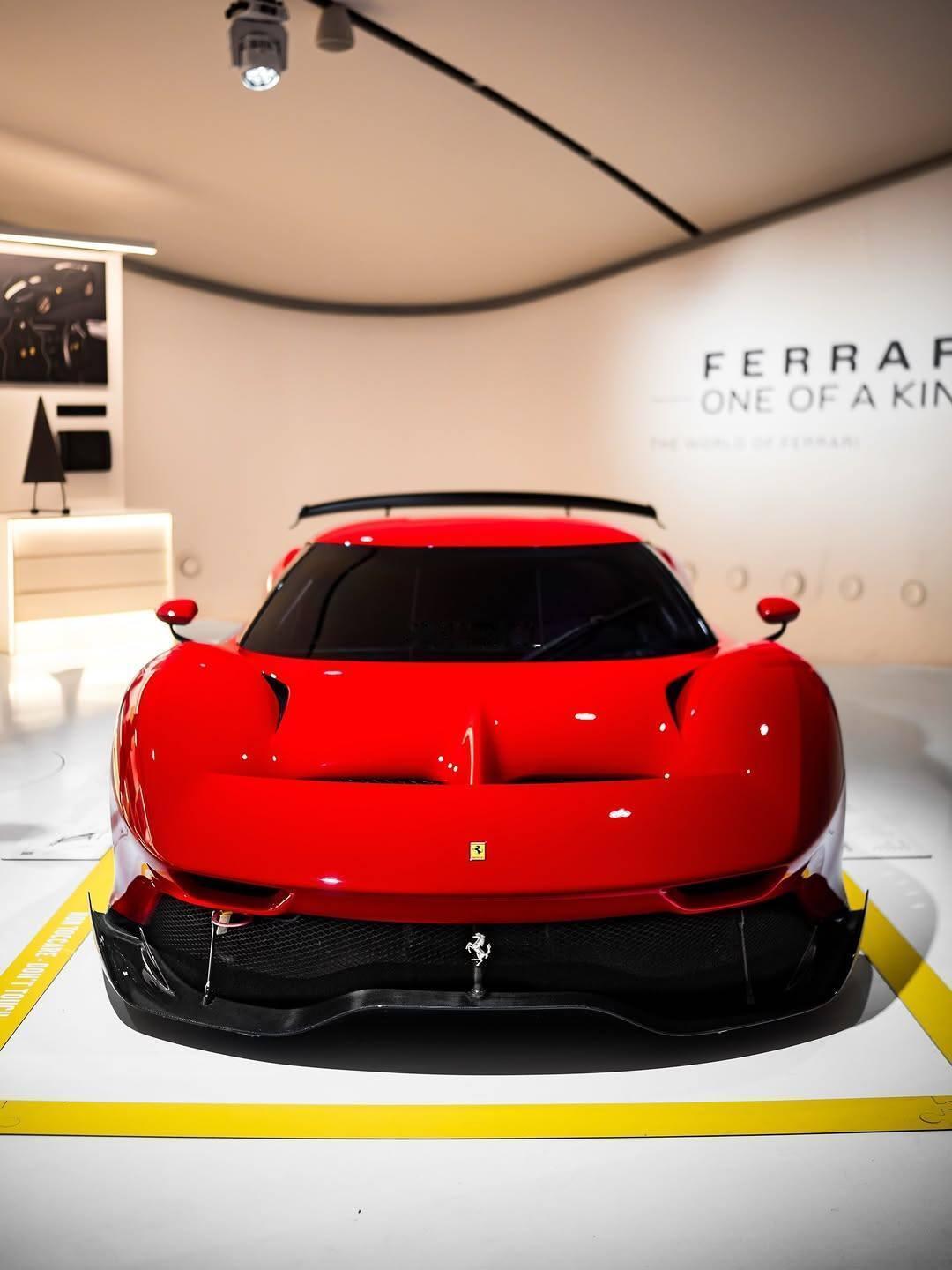 法拉利P80/C是由法拉利特别项目部门打造的独一无二的赛道车型。其基于法拉利48