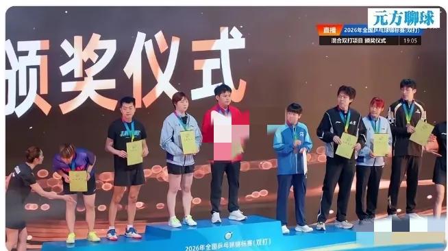 谁能想到本届混双赛场的最终奖牌格局完全跳出了赛前大家的固有预判颁奖仪式还
