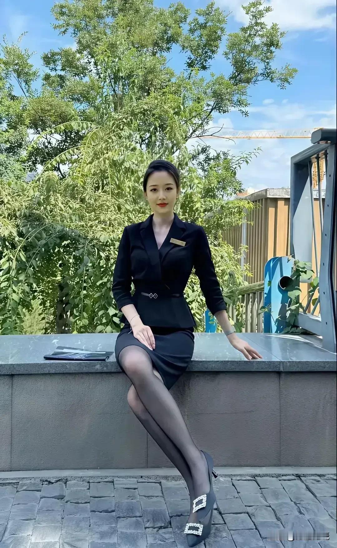 不懂就问，一般像这样穿着打扮的人。都是做什么工作的呢？