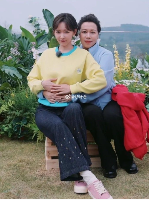 程潇现在VS小时候衣服裤子都一模一样，神还原啊！​​​