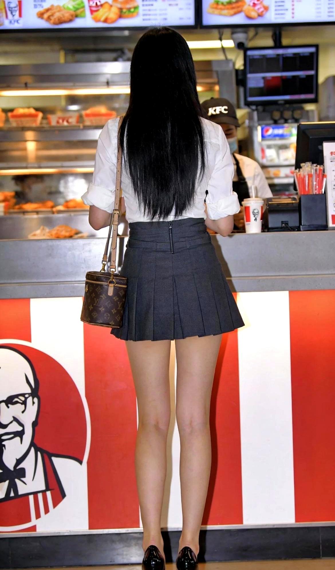 说起高跟鞋，真是又爱又恨。为了那点儿增高和气场，脚受的罪自己最清楚。都说7