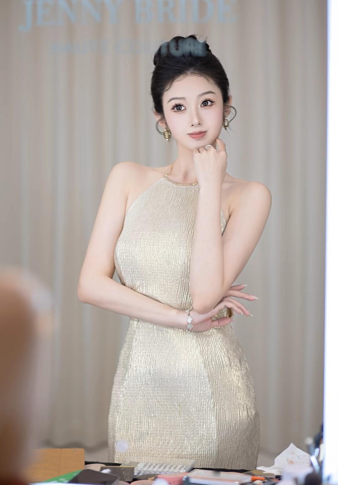 优雅迷人，人间绝色美女的美丽体现在何处呢？美到骨子里的女人，是什么样子的什