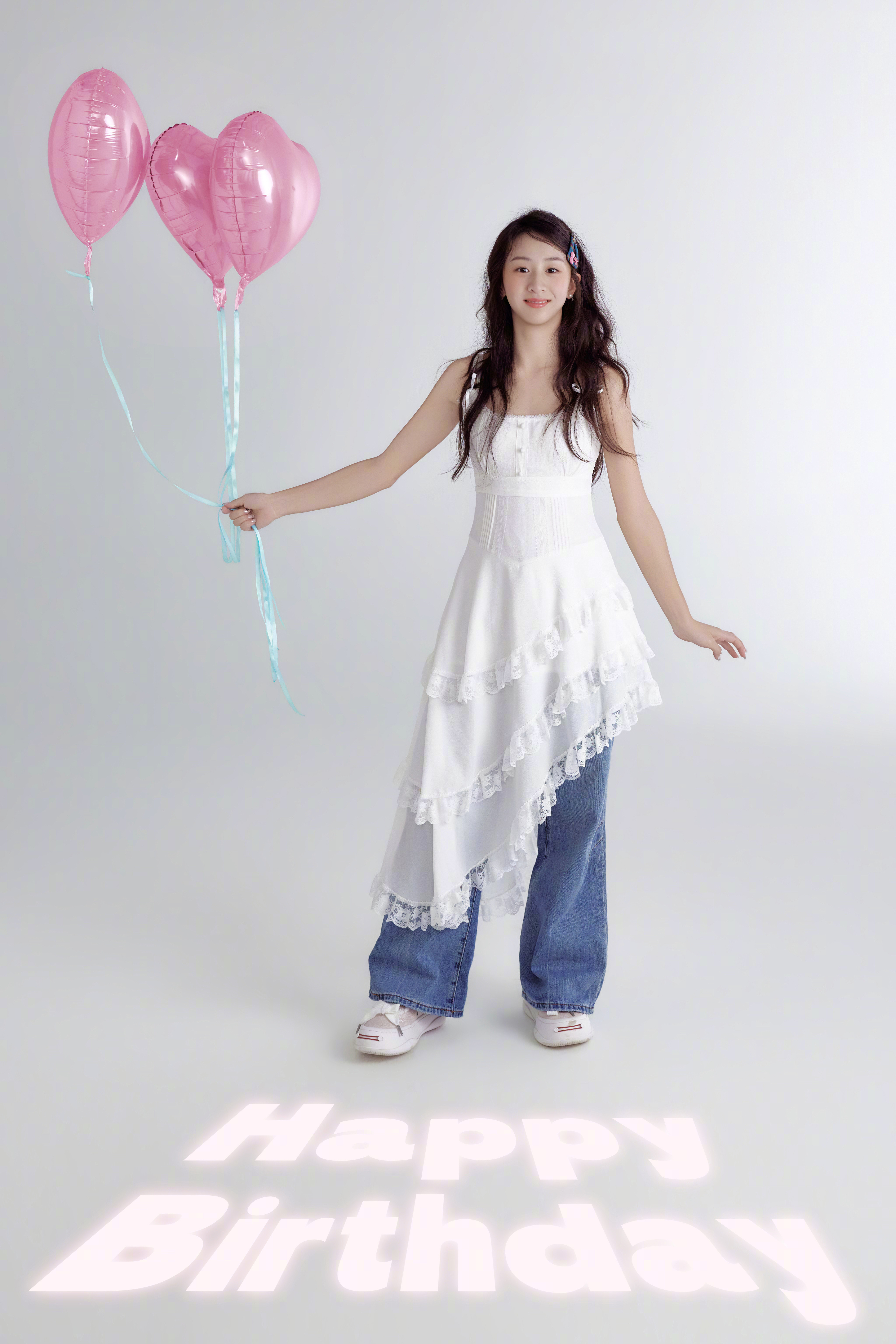 瞬间破防！森碟田雨橙迎来18岁生日，田亮叶一茜纷纷发文晒照庆生。从小灵动可爱的小