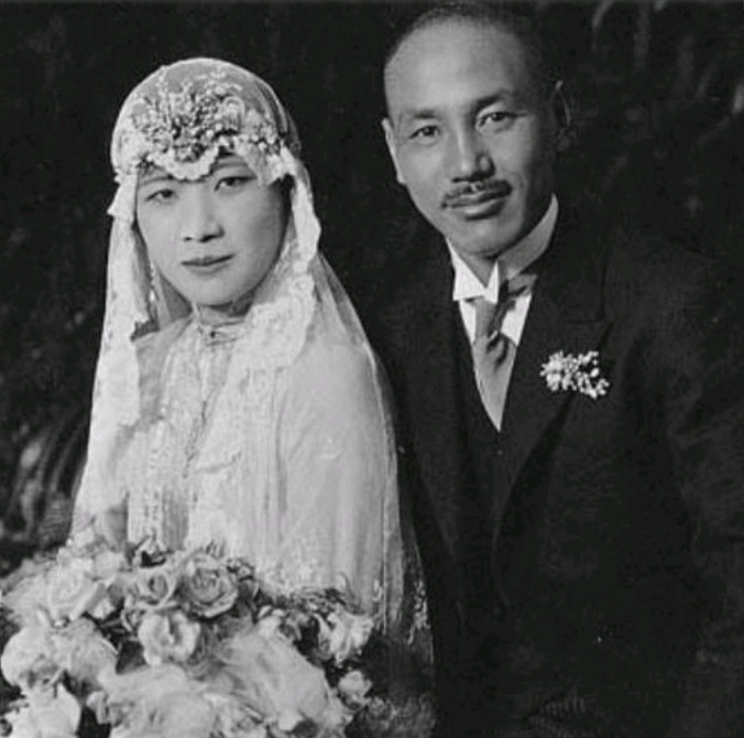 1933年，宋美龄得知蒋介石出轨陈洁如，怒气冲冲找到她，一个耳光扇过去，骂道“你