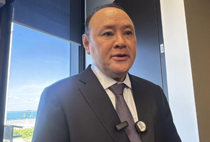 菲律宾求饶，扛不住了。当地时间周四，菲律宾国防部长罕见的公开喊话中国。 “应