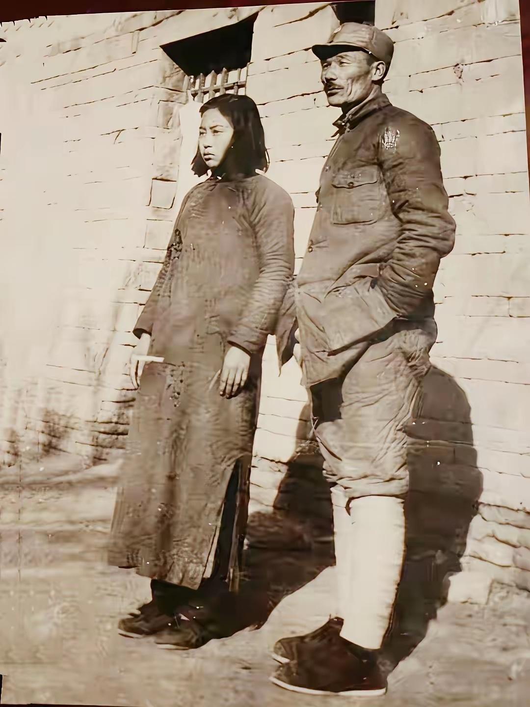 我敢打赌，能把这二位认出来的，绝对是历史课代表，我立即拜你为师！