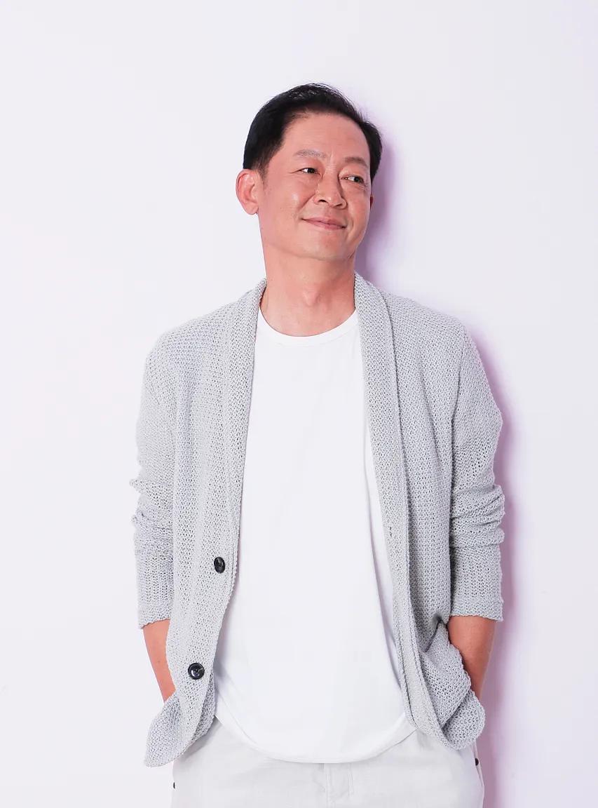 王志文说：“你要研究小人，你才能防得住小人，小人最本质特征就是依附性。不依附势力