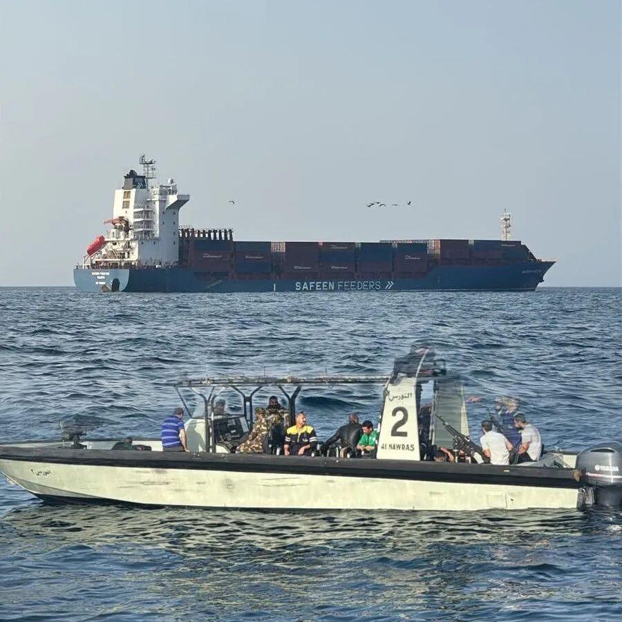 霍尔木兹海峡附近，突然传出油轮遇袭的消息，一艘名叫天光号的油轮，在阿曼近海被严重