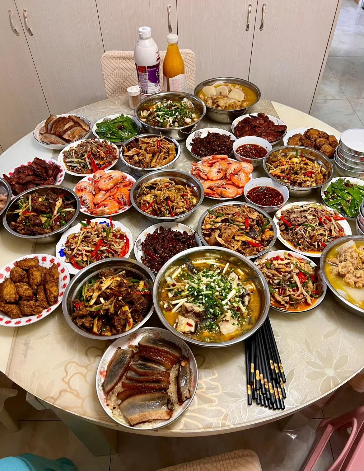 过年聚餐一般吃啥菜？