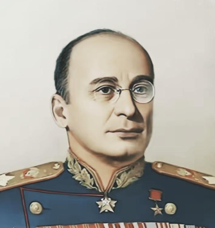 1953年3月5日，斯大林去世，贝利亚确认斯大林彻底断气后，立刻站起来，脸色一变