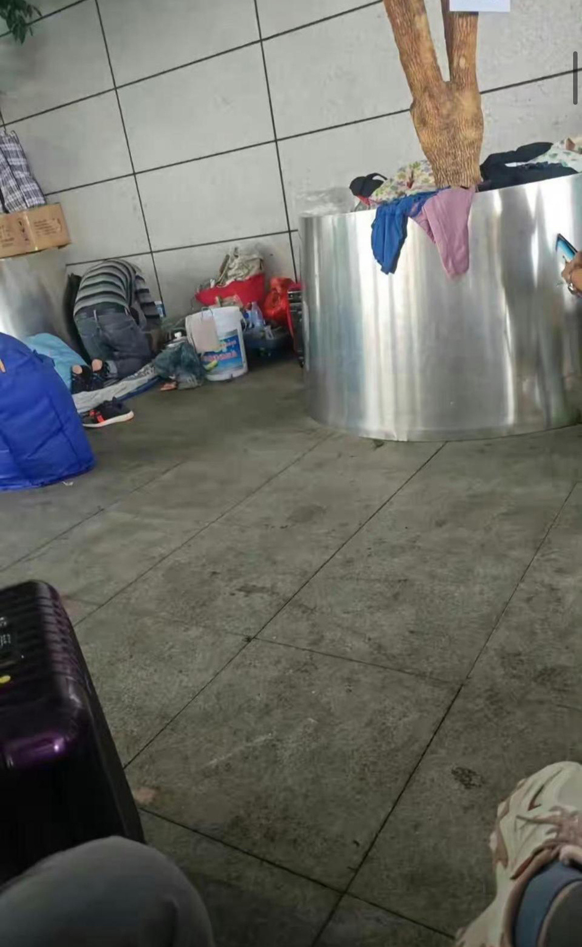 科技再怎么发达，也改变不了火车站这个现象吧…​​​