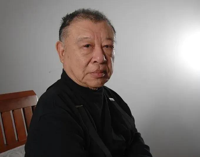 已故的历史学家许倬云几件让人津津乐道的事：抗战时他腿不好，躲警报总落在后面，干