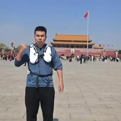 男子从北京跑步到武汉，耗时40天途中磨坏4双鞋：多次未中签武汉马拉松，只为圆梦