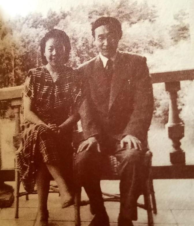 1946年8月，王稼祥为治病和夫人朱仲丽从解放区来到了苏联。在莫斯科遇到了也是来