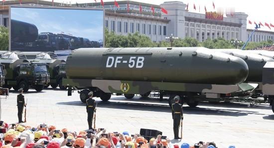 这次九三阅兵压轴戏出现的东风5C是没有整流罩的，这和之前的东风5B大不相同，东风
