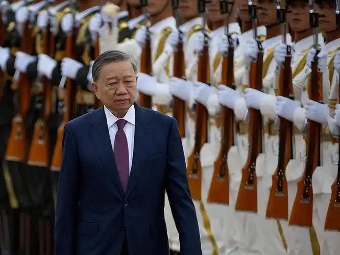 越南这是打算下一盘大棋？苏林此次访美，内政、国防、公安等多个部门的部长级高层几乎