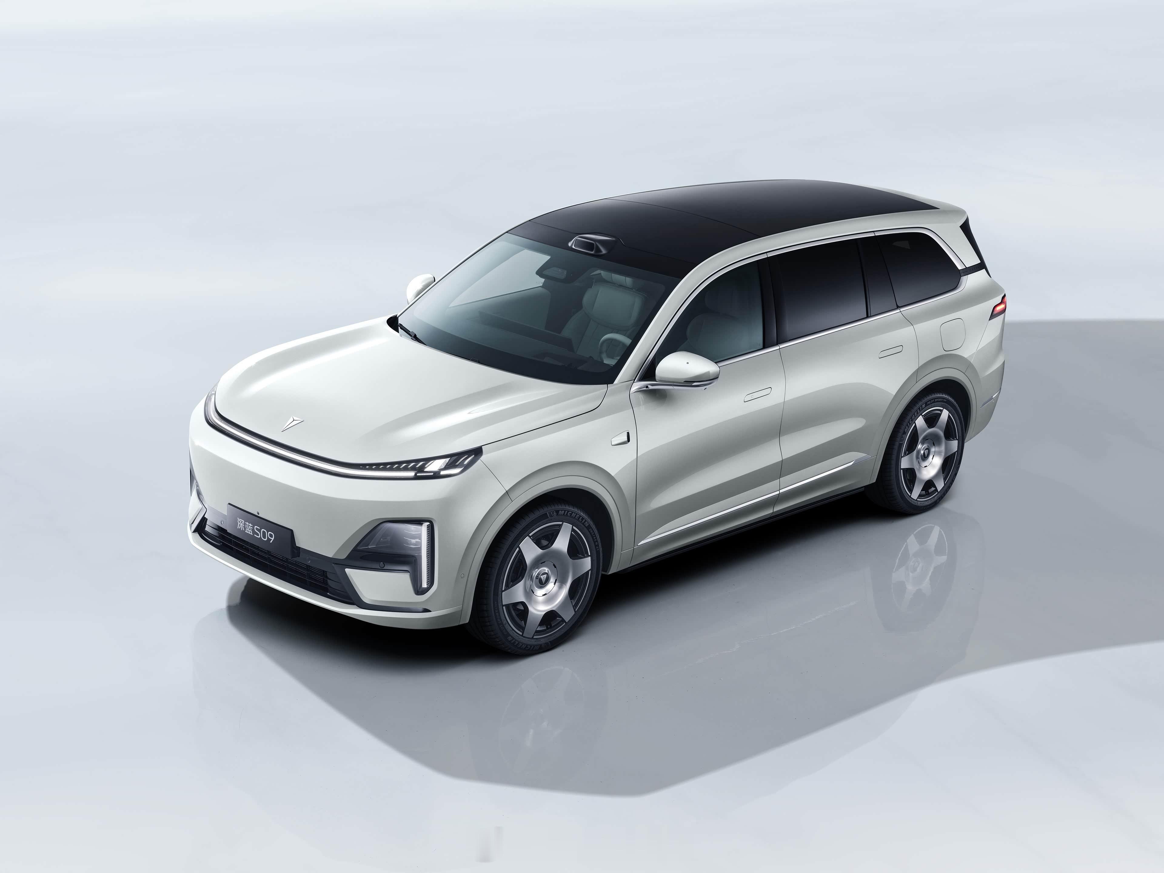 今晚另一款旗舰级大型SUV“深蓝S09”将上市，车长5.2米级别[doge]吉利