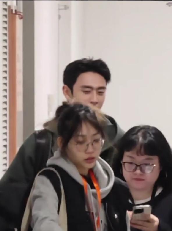 王天辰被叫姐夫后暗爽，表情管理彻底失效，憋笑藏都藏不住最近王天辰真的太火了，被