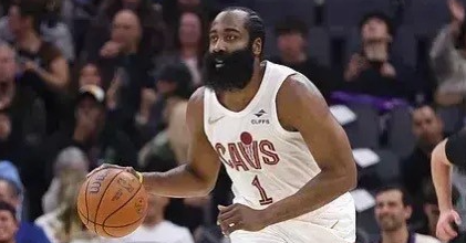 确定季后赛打猛龙，猛龙首发三高二后卫，替补也是三高二后卫，针对性布置阵容首发