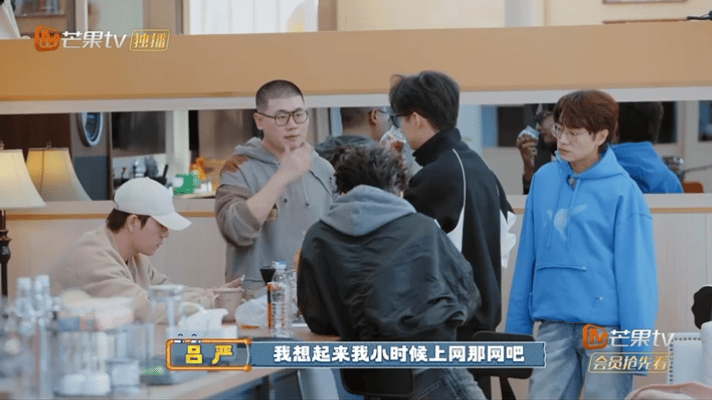 齐思钧回应和吕严同一个初高中齐思钧在线认证和吕严是同初中+同高中校友，家离3公里