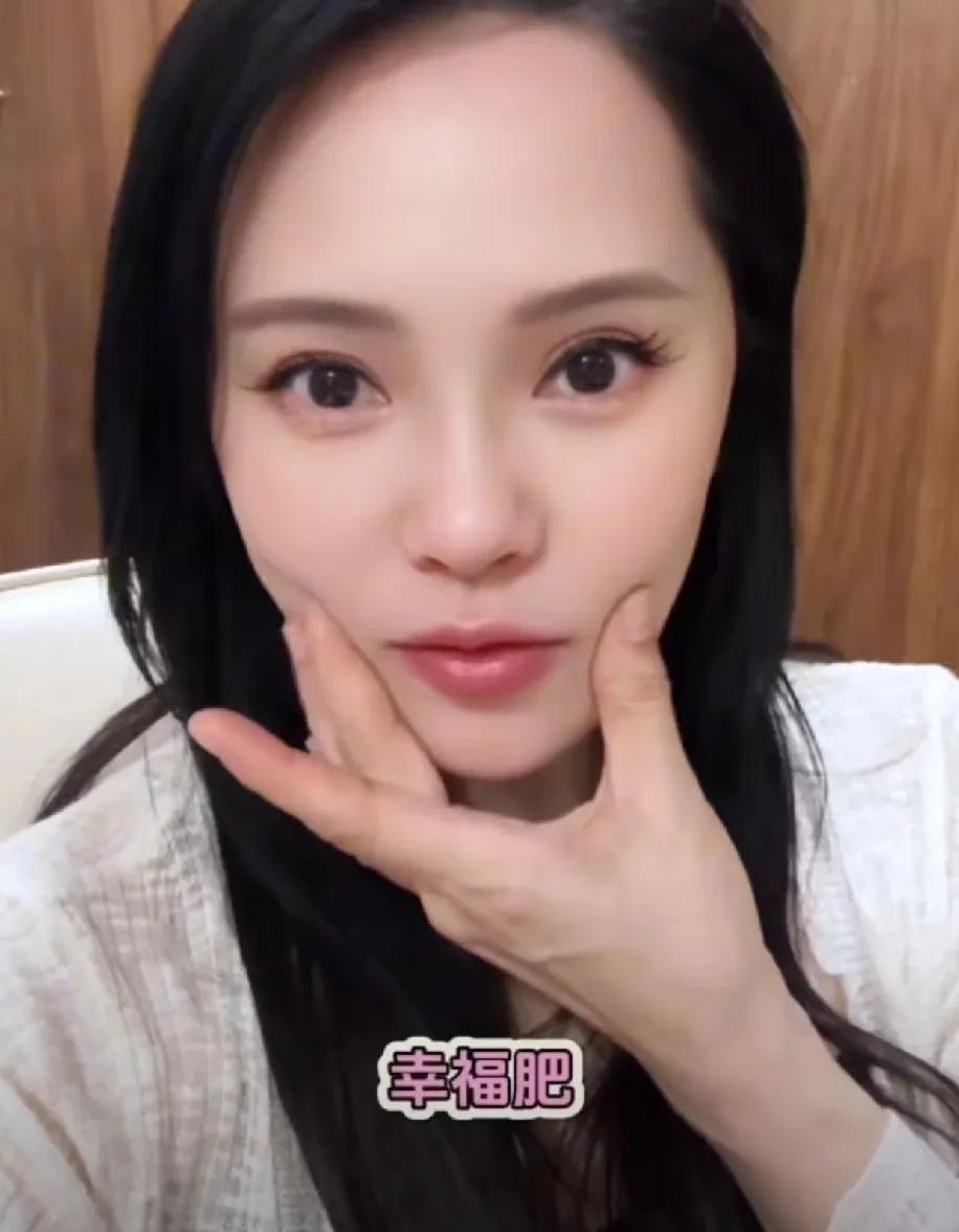 伊能静发视频回应秦昊长胖，她说：“我们两个人都是幸福肥，但我们两个人都决定不做身