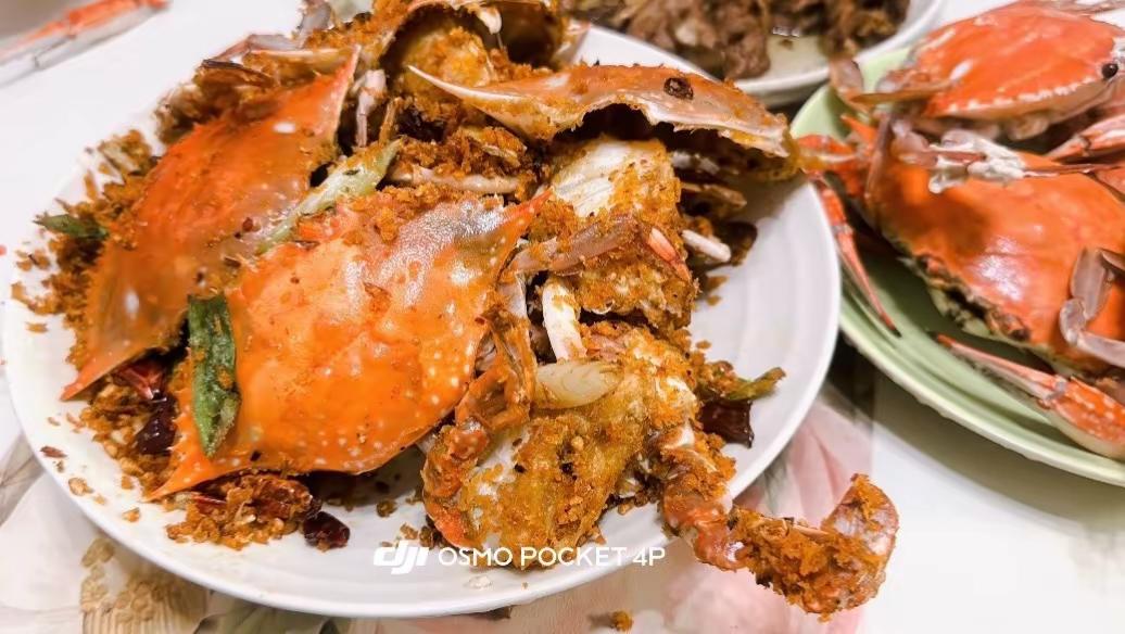 也算是吃上开海后的第一只螃蟹了🦀美食分享大疆pocket4pro螃蟹
