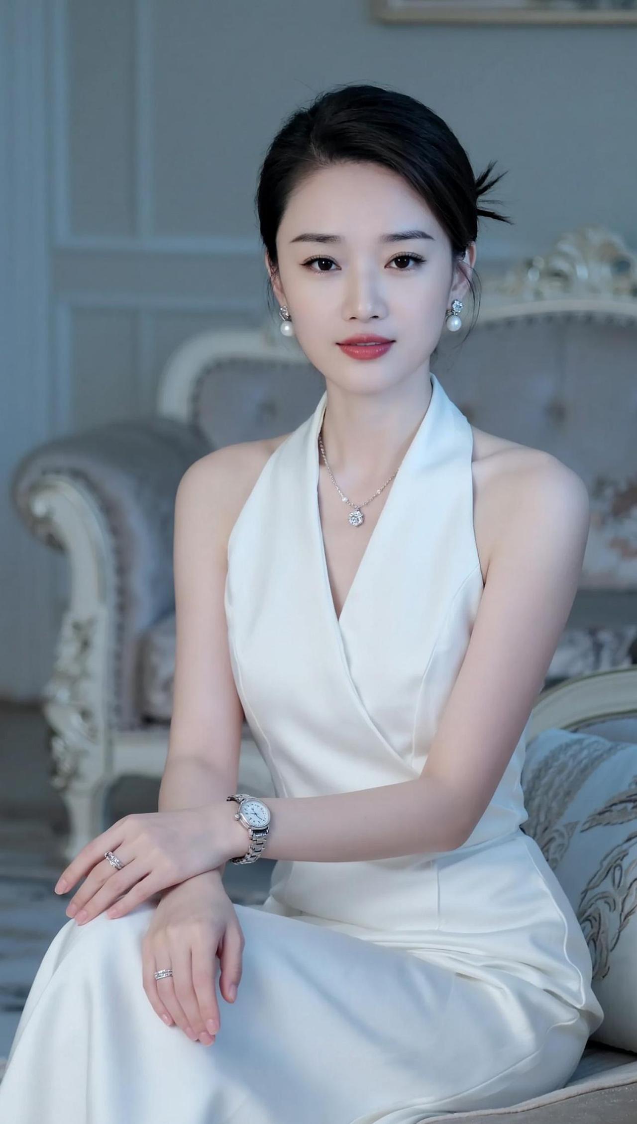 所谓的坚强，不是生来具备的，而是在无奈的情况下，没有选择逼出来的。我没有那么坚强