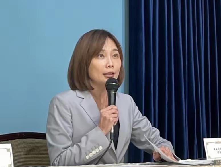 赖清德当局的回应总算来了。面对郑丽文在大陆的访问行程，民进党方面一肚子火，却又没