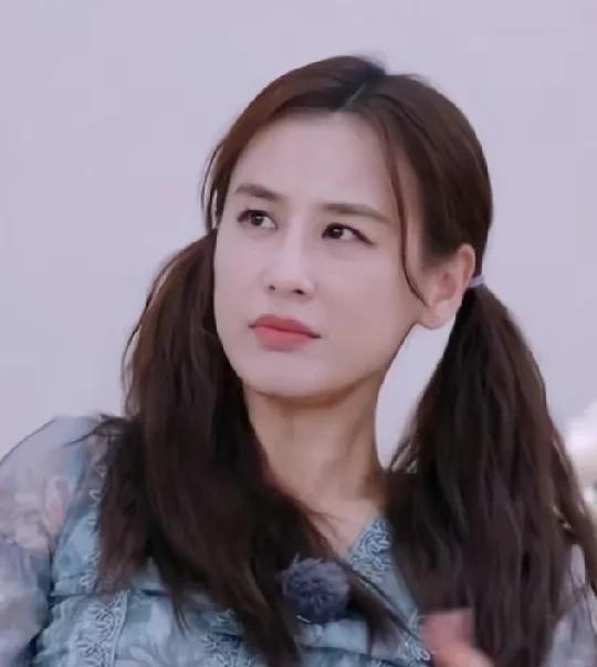 四位女嘉宾对婚前同居的认可度大不同。李嘉格、程潇，支持婚前同居，这样能试试对方