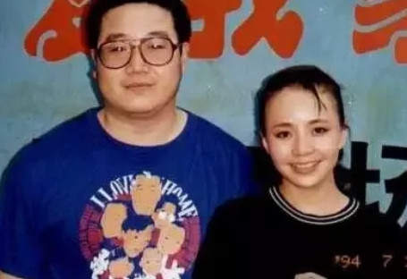 1997年，宋丹丹突然给英达打电话：“我爱上了别人，咱俩离婚吧，孩子归我。”英达