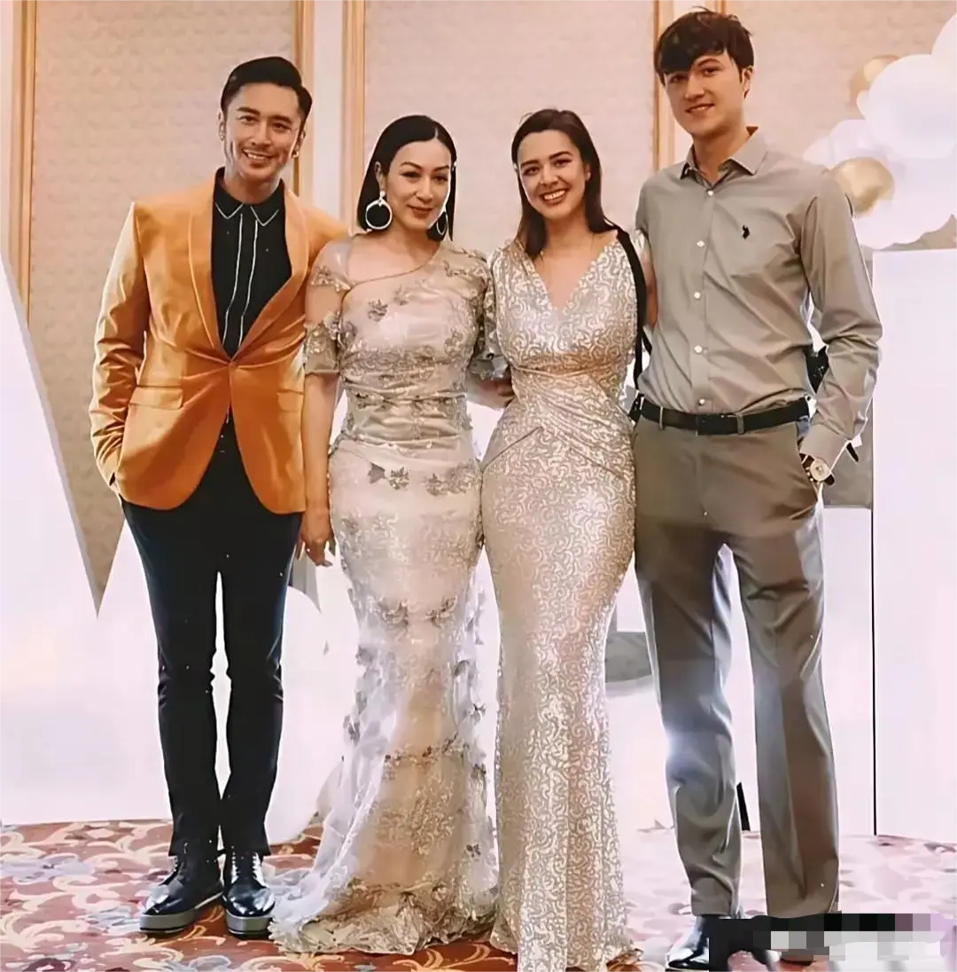 哇塞！钟丽缇跟她女儿女婿，颜值一个个都超高的呀！