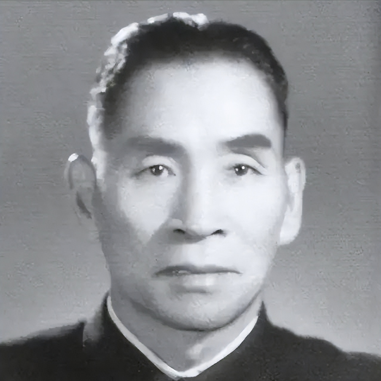 1965年，刘青山被处死13年后，他的大儿子报考清华大学，因家庭背景遭拒。于是，