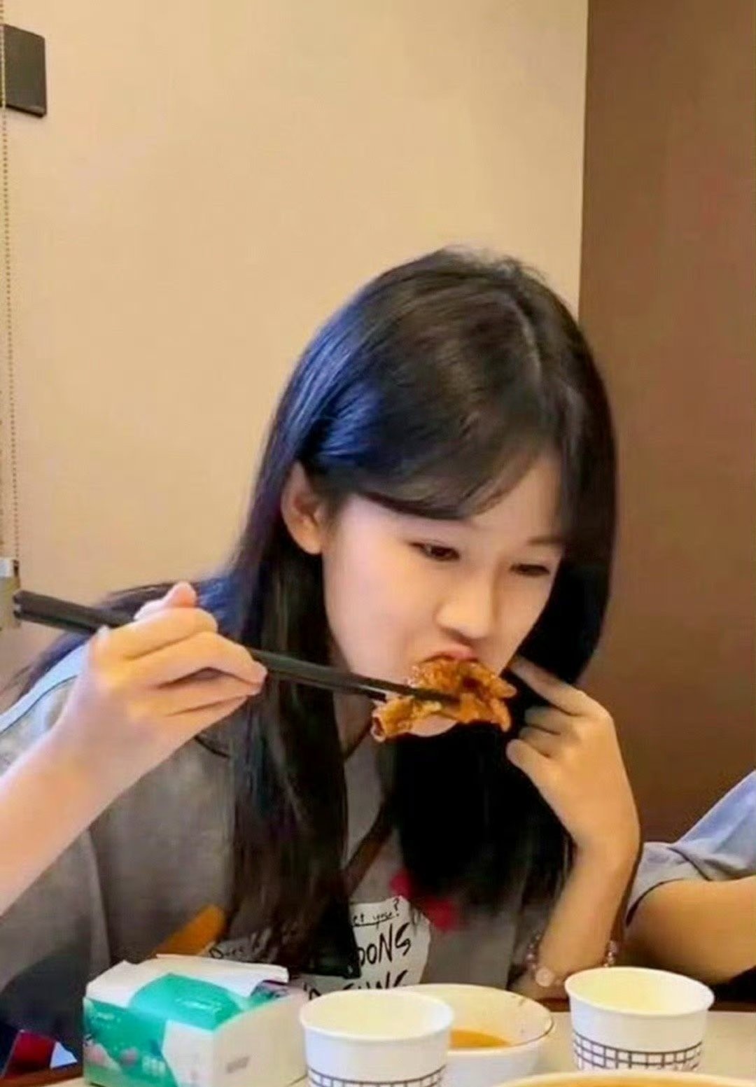 陆毅和鲍蕾也太会养了，贝儿真是越大越美啊！