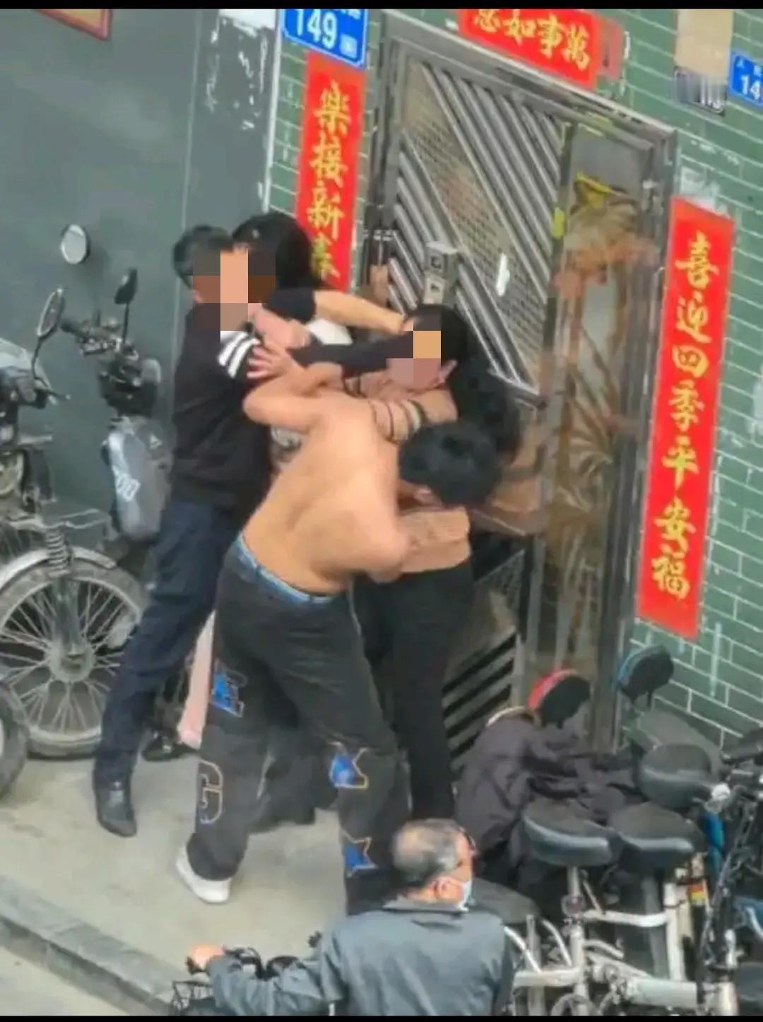 欠着20万外债，全职在家带娃的她居然还想着买洗碗机，真是让人无语。她老公一个