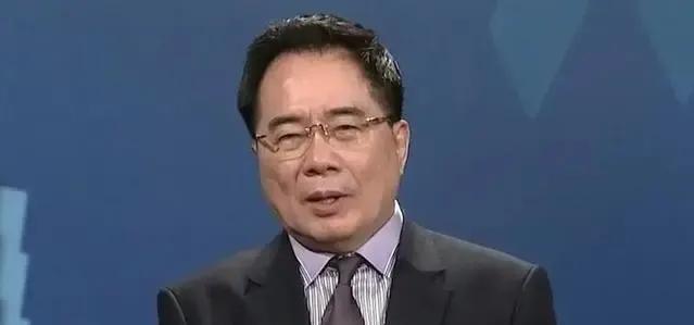 在统一台湾的问题上，蔡正元提出了三个条件，才能保住统一台湾的稳定。第一个条件就