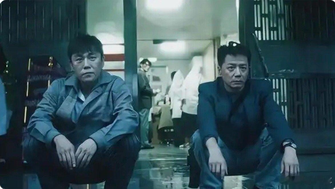 段奕宏秦昊互飙演技《扫毒风暴》被赞“每个角色都不简单”。“《扫毒风暴》开局就是黑