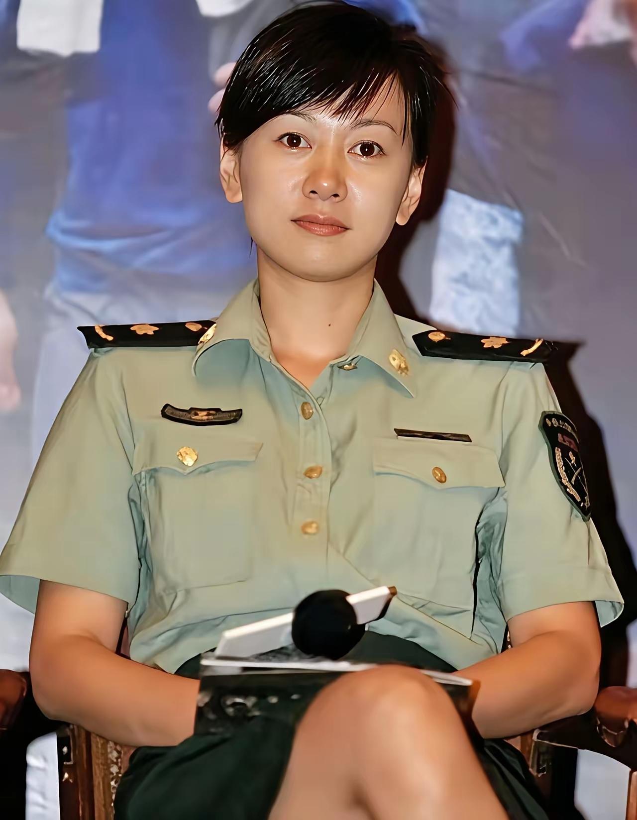 从她和董勇主演的剧里认识的，漂亮贤惠！后来又看了她的李白玲就是二十年前在佟大