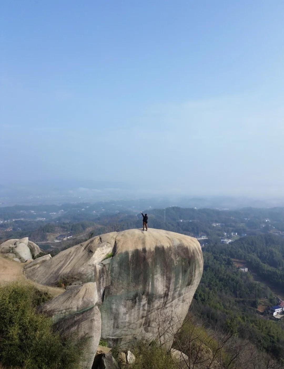 长沙周边小众奇石秘境｜开车直达山顶太香了长沙周边竟藏着这样绝美的奇石观景地，不