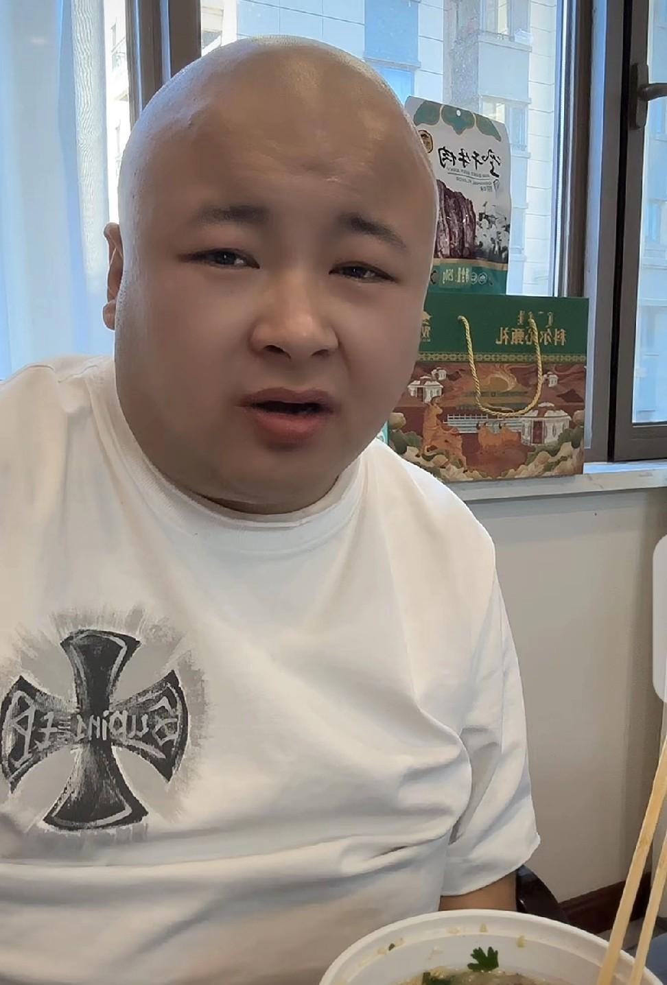 时隔一个月内蒙老狗再次开播，称自己是受害者，被48个商家一起设套给自己坑了，我这