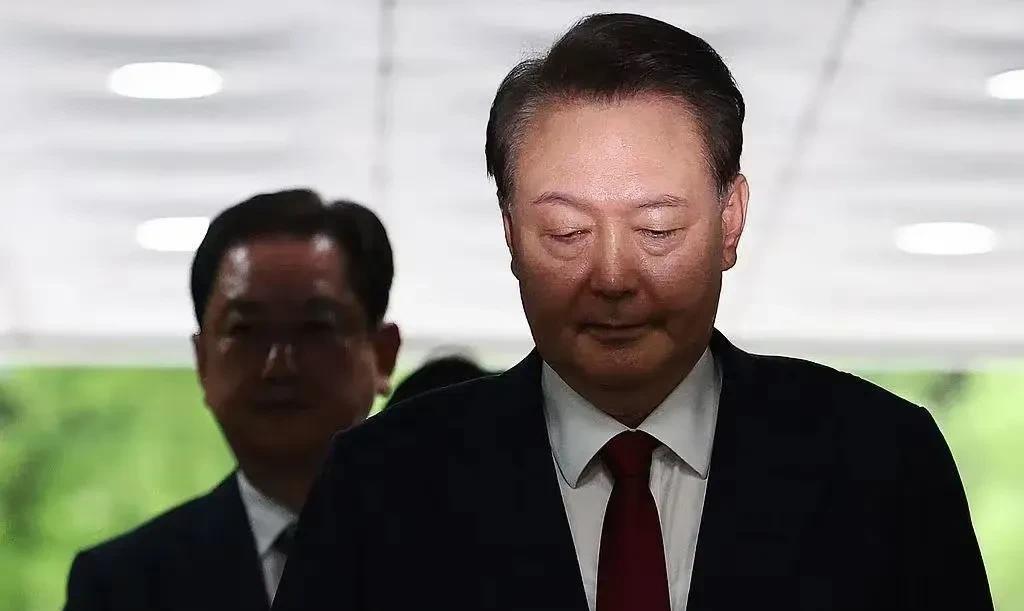 尹锡悦撑不住了！韩国今年遭遇有史以来最热的天气，气温飙升至40度以上，而倒霉的