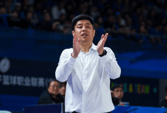 潘江: 第一场比赛大家都挺兴奋, 单节10分钟要减少低级错误