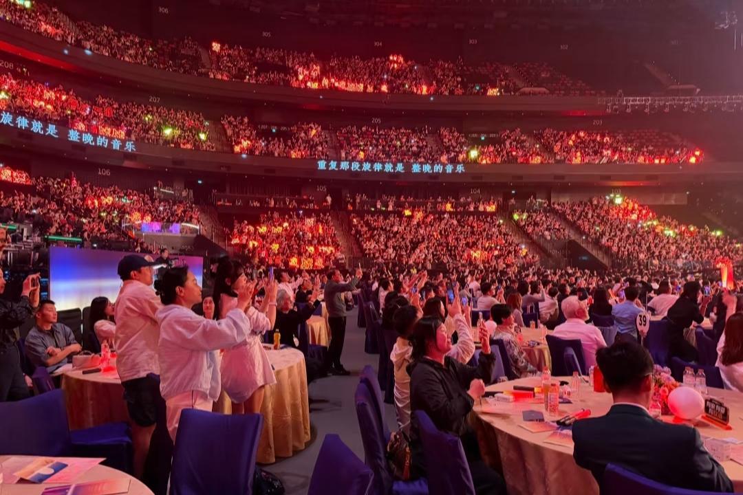 家人们，肖战已经到巴黎了？我还在回味万众瞩目颠倒众生嗨翻全场的大湾区，还在品味战