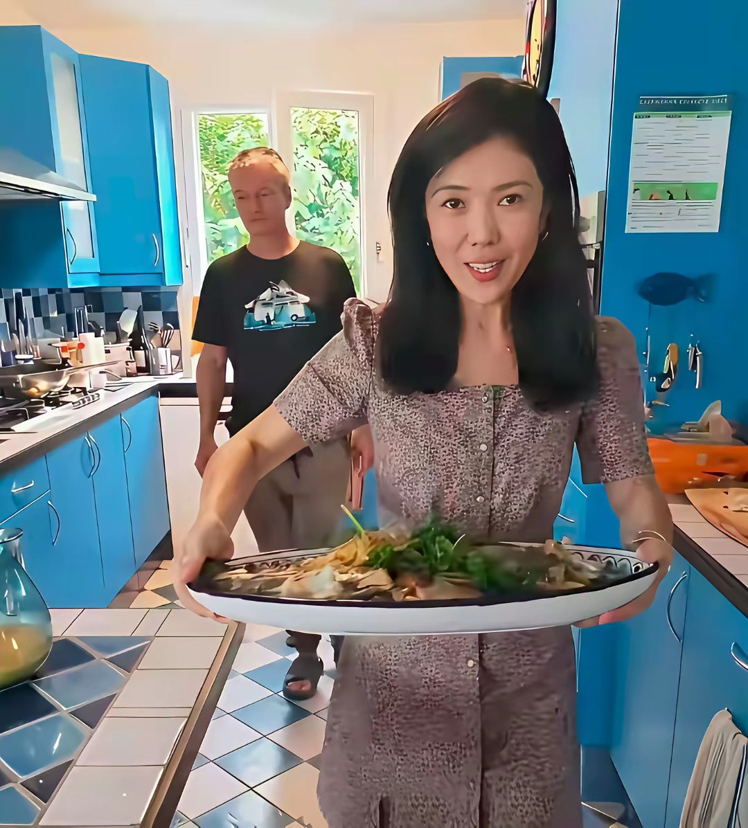 远嫁法国的苏芒，生活满满当当。每日为丈夫家人烹饪美食，这般菜系，难道不是别样的味