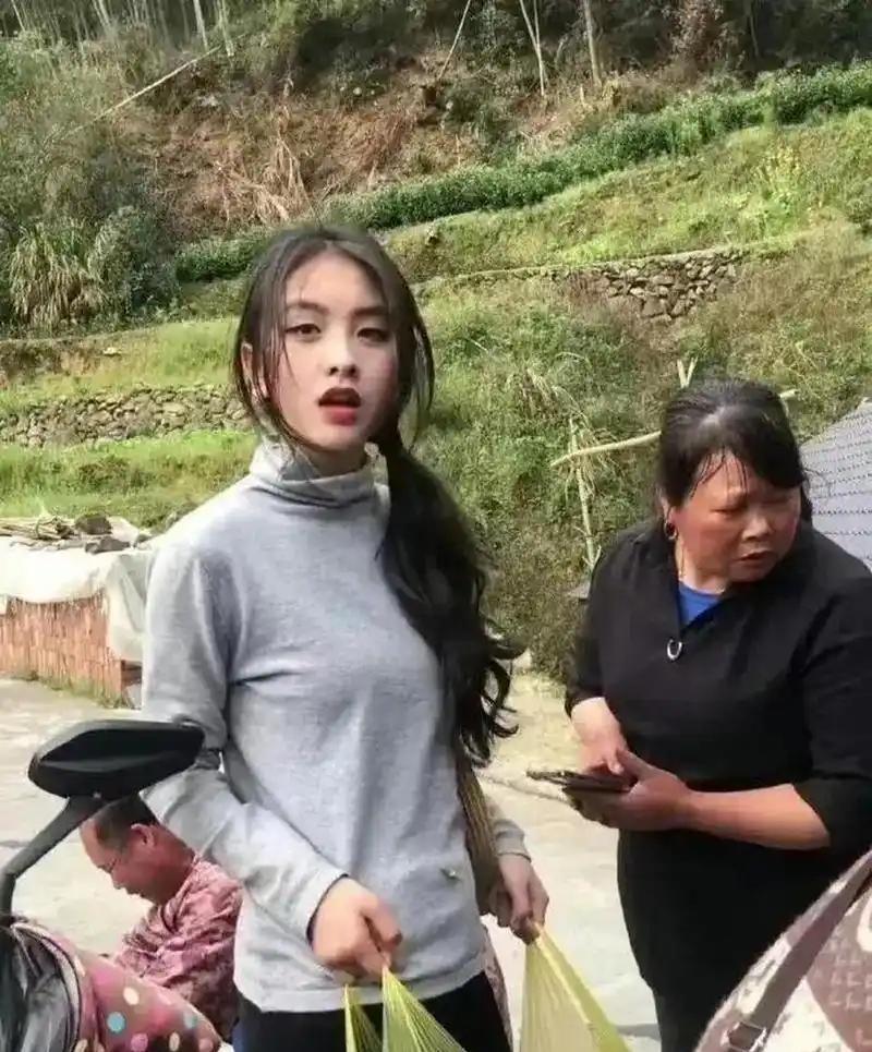 直播公司围猎辍学女孩！这“陷阱”连明星都难逃？最近看到一则揪心的调查：部分